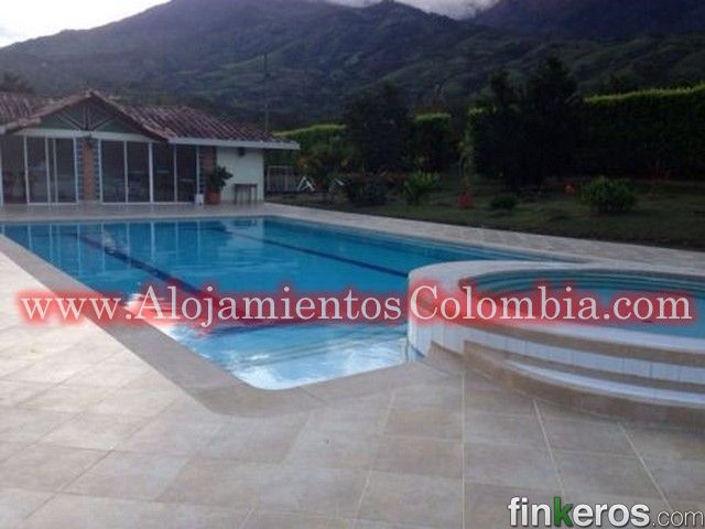 ALOJAMIENTOS COLOMBIA - Finca en Barbosa, Antioquia